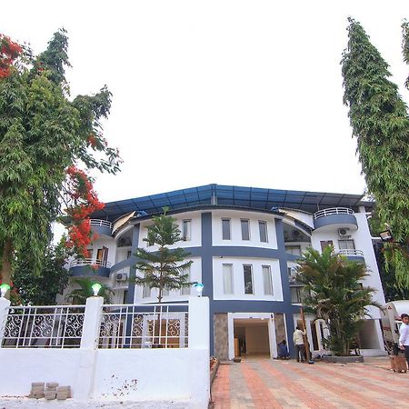 Strand Resort Lonavla Exterior foto