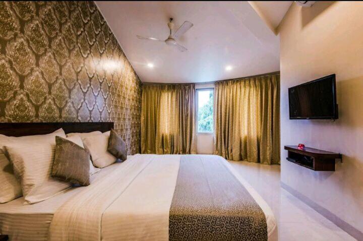 Strand Resort Lonavla Exterior foto