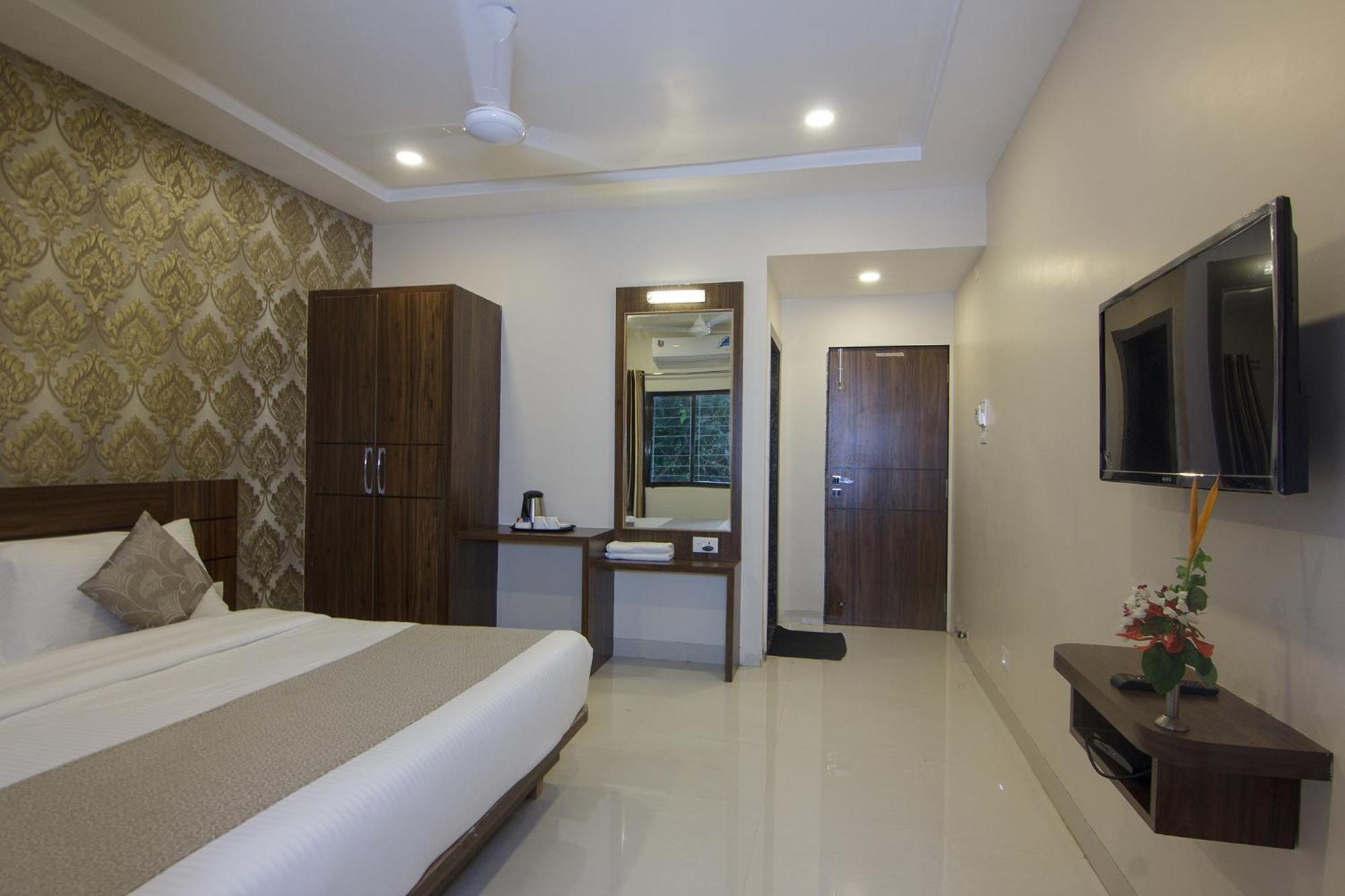Strand Resort Lonavla Exterior foto