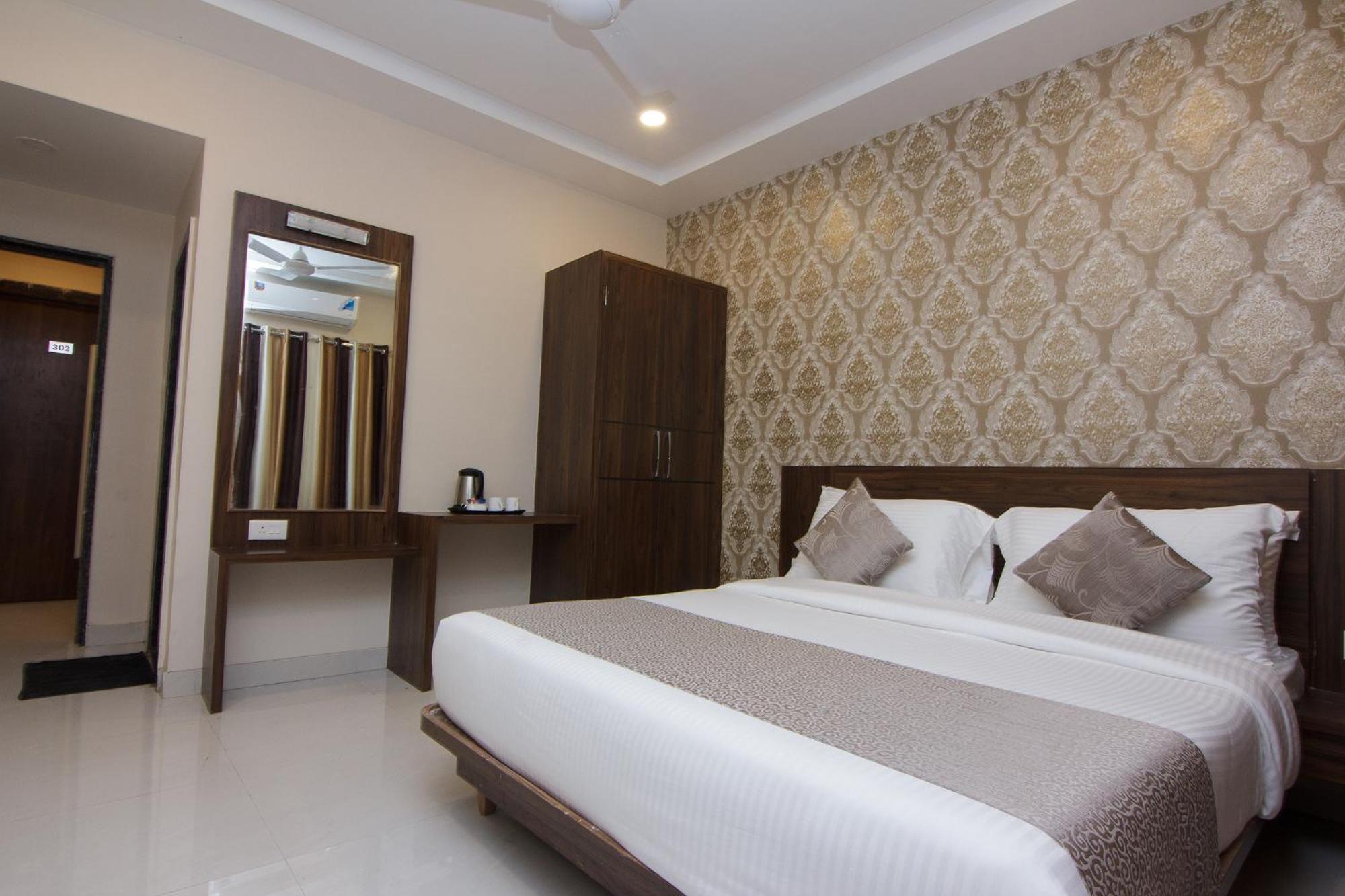 Strand Resort Lonavla Exterior foto