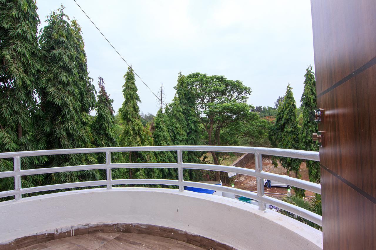 Strand Resort Lonavla Exterior foto