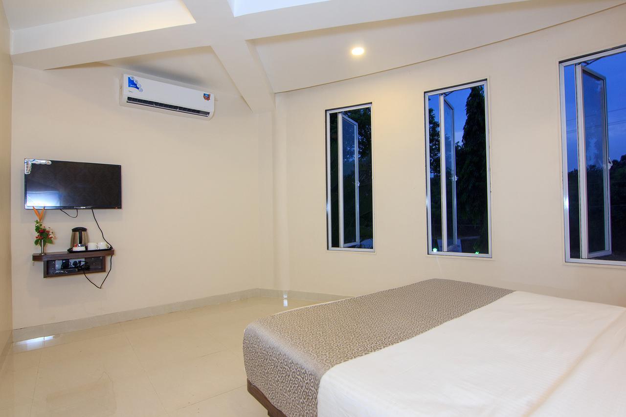 Strand Resort Lonavla Exterior foto