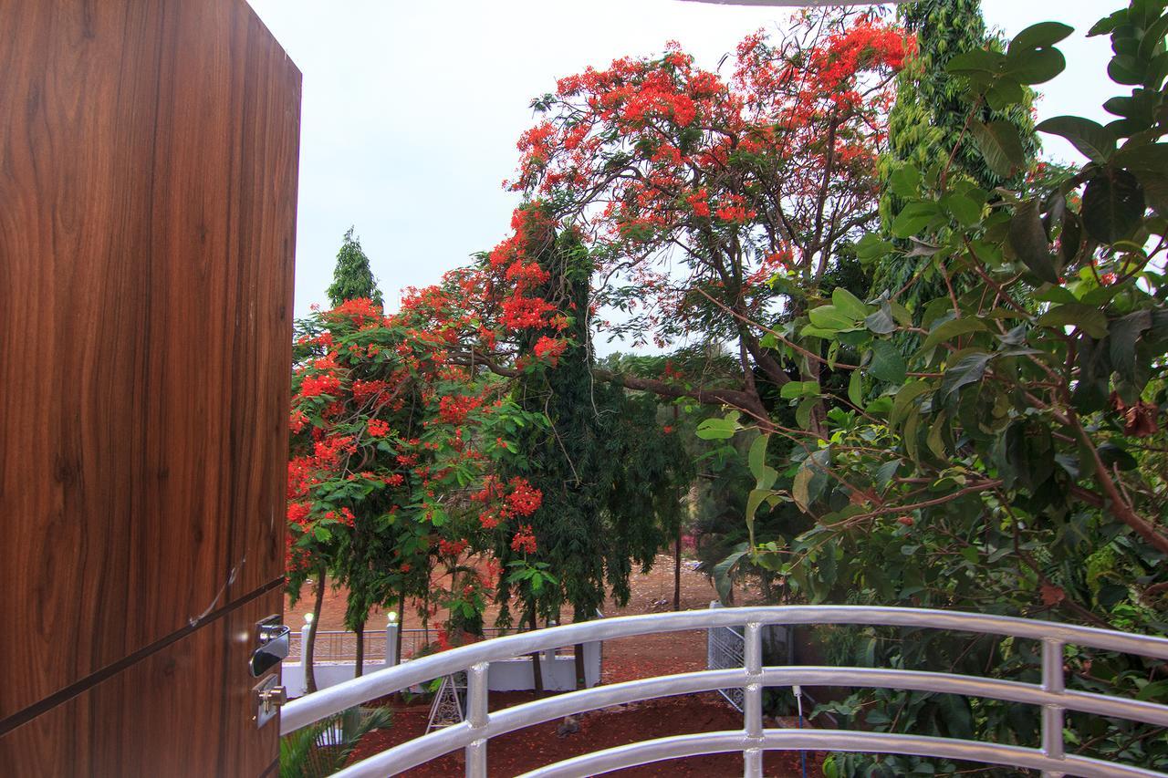 Strand Resort Lonavla Exterior foto