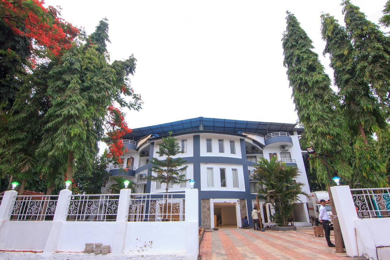 Strand Resort Lonavla Exterior foto
