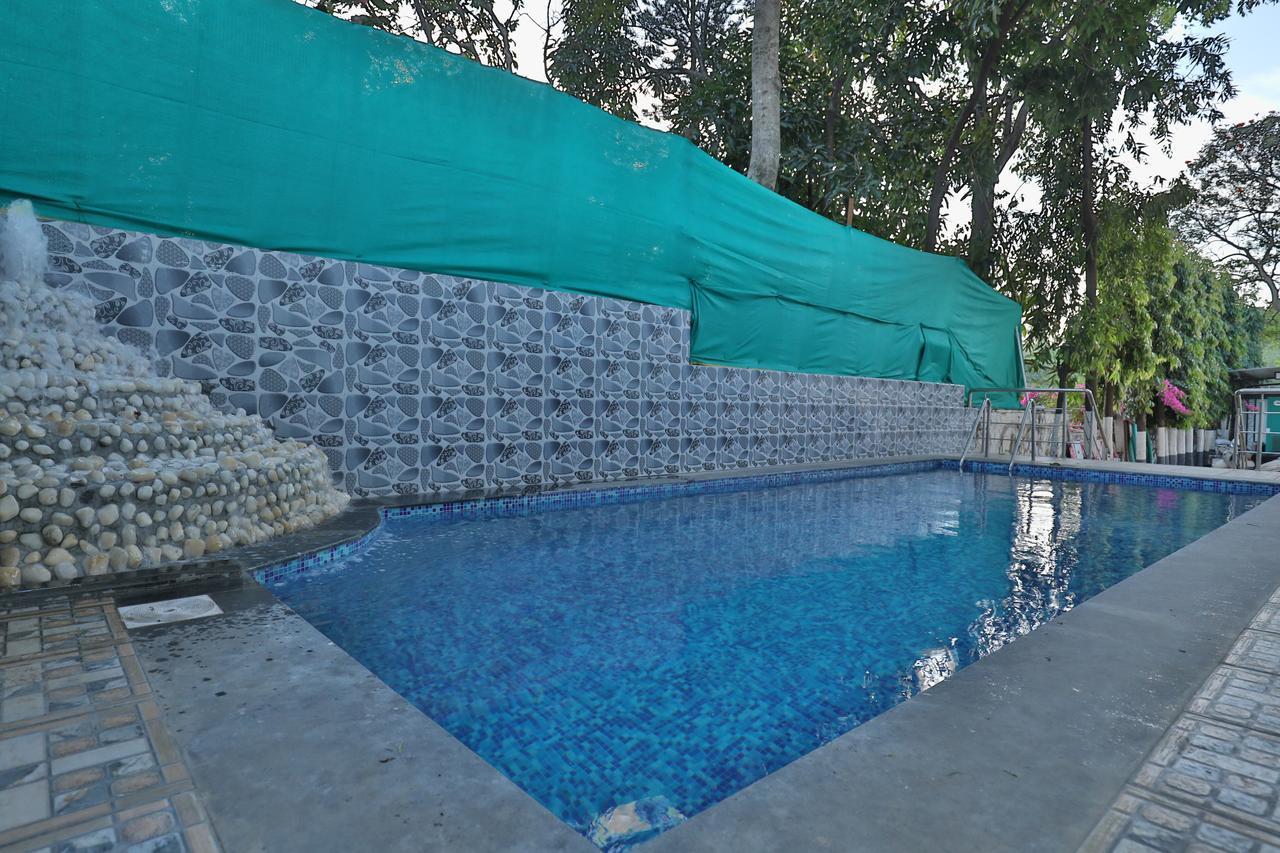 Strand Resort Lonavla Exterior foto